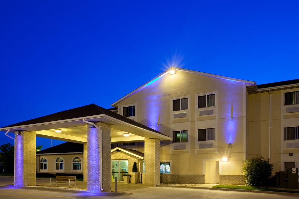 Comfort Inn & Suites Near Route 66 Lincoln Bagian luar foto